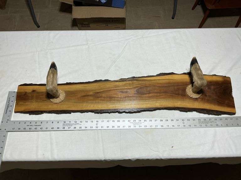 Deer hoof rack