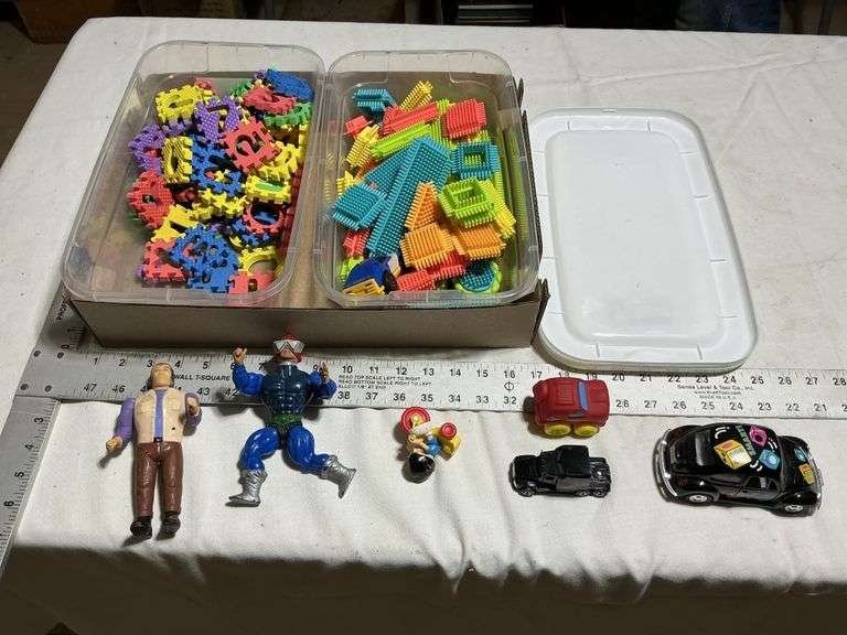 Superhero figurines/building blocks, etc.