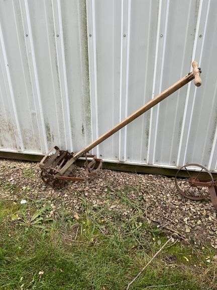 Garden cultivator