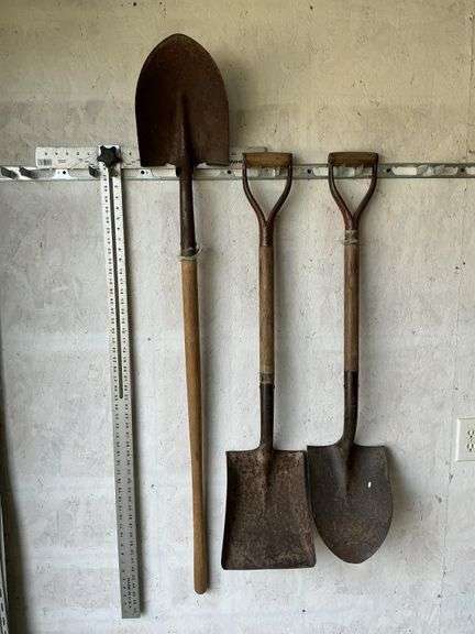 3 Shovels