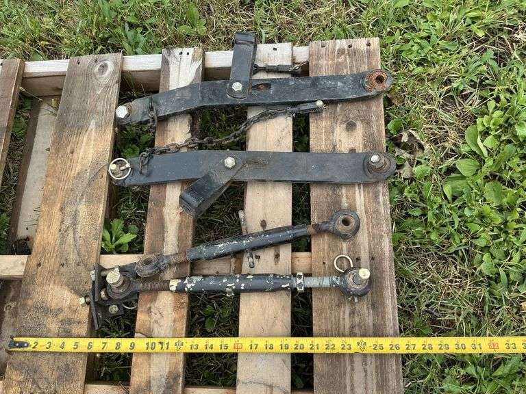 Lawnmower three-point arms