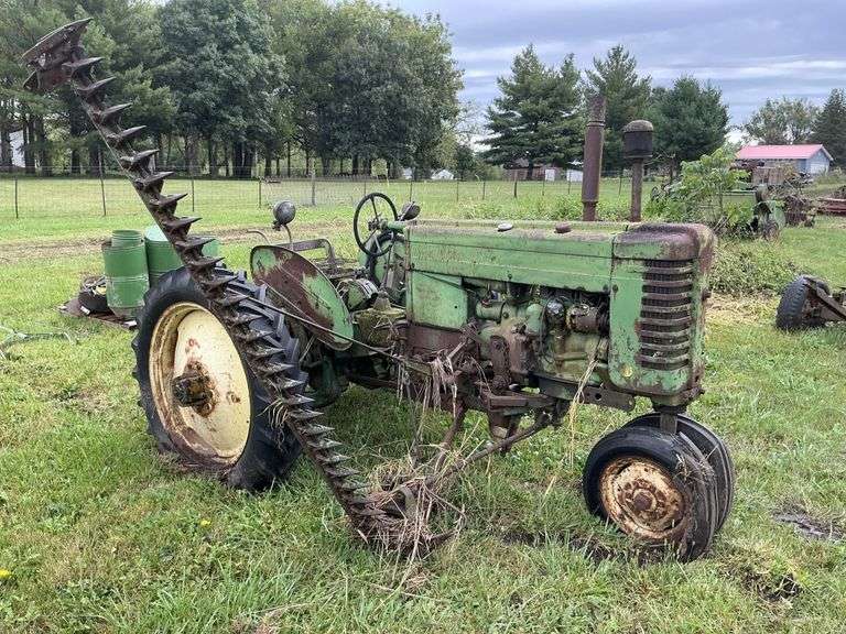 John Deere MT w/7' sickle mower