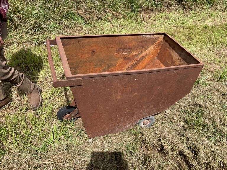 Metal feed cart