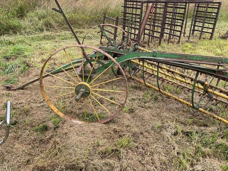 John Deere side rake