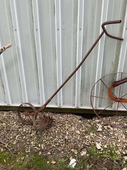 Garden cultivator