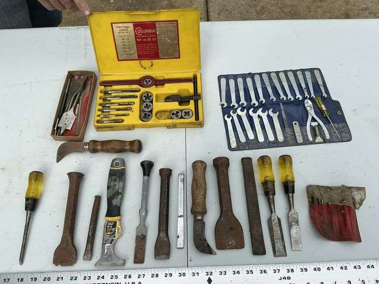 Chisels, midget wrench set, etc