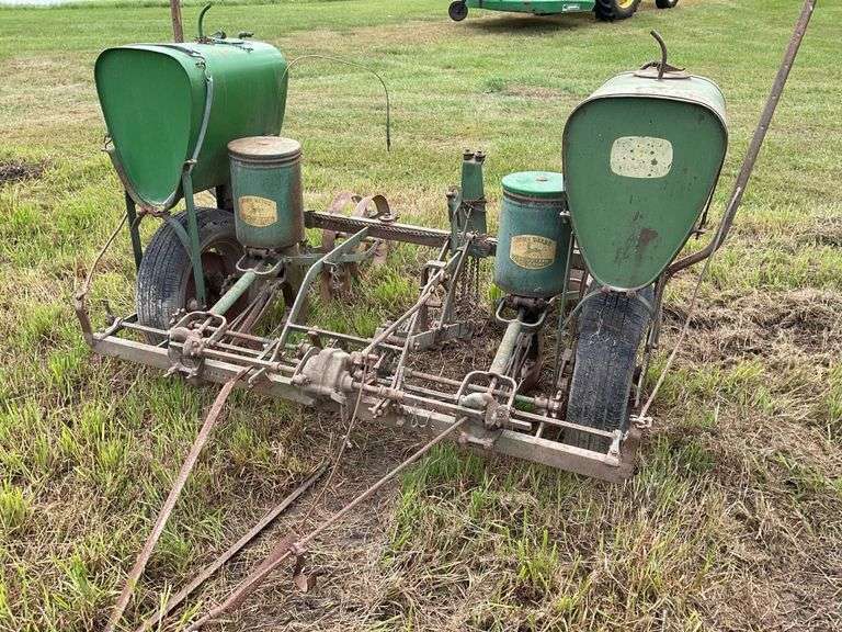 John Deere planter frame with boxes