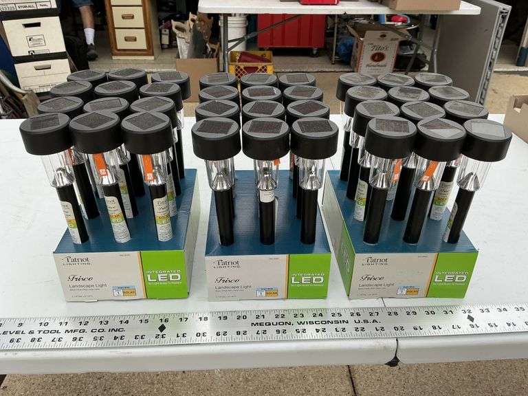 Solar landscaping lights