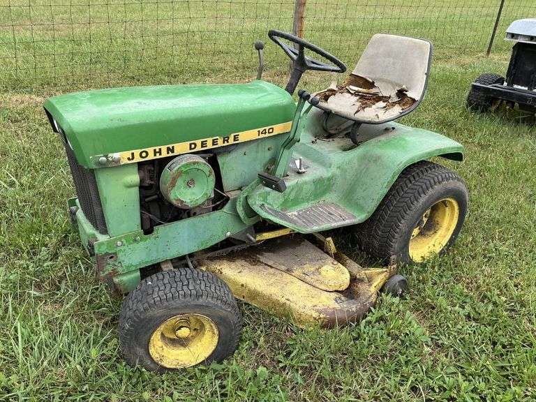 John Deere 140