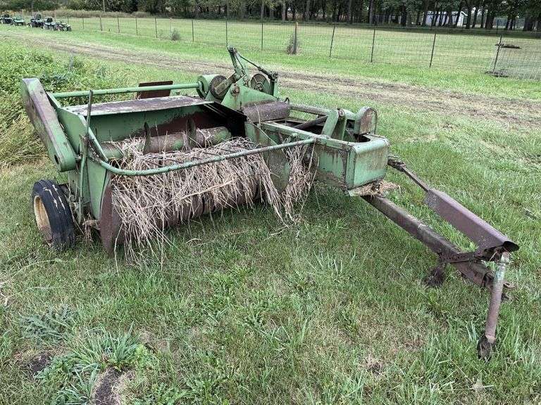John Deere 14T baler