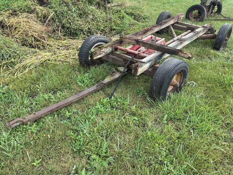 John Deere gear w/Lundell hoist