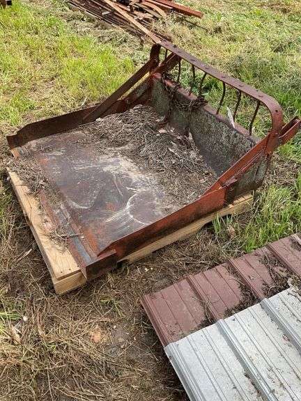 Trip loader bucket