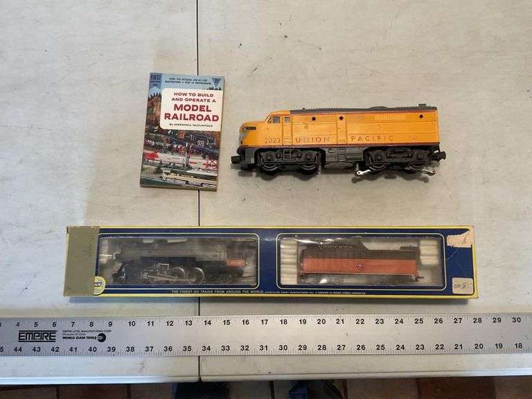 Lionel Union Pacific train engine and HO scale, - Legacy Auction Company