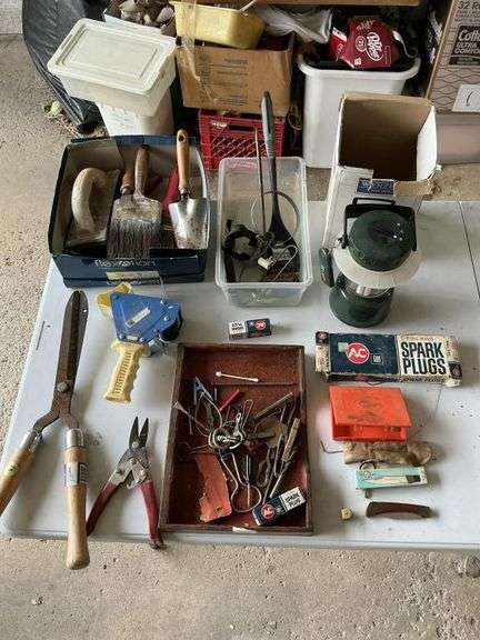 Tools/lamp and paint brushes etc.