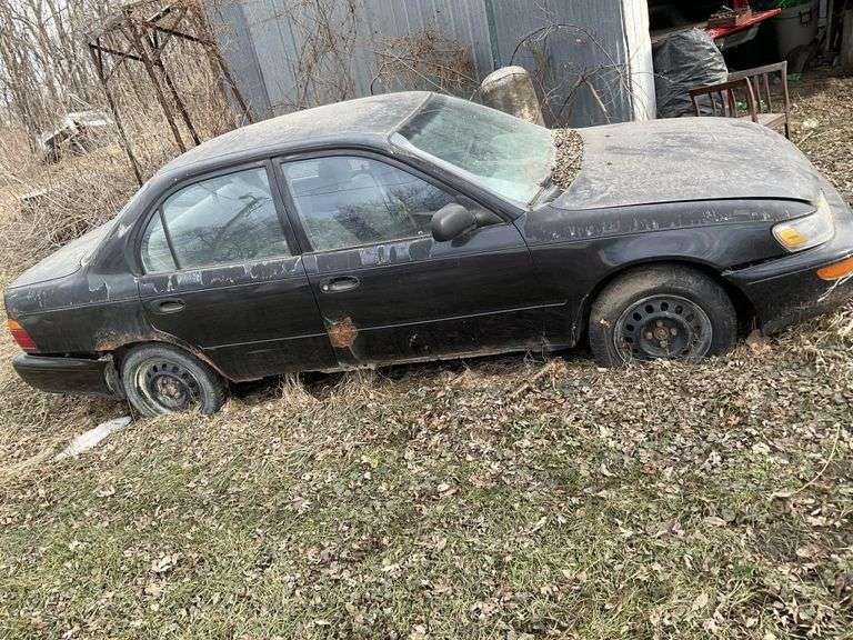 1995 Toyota Corolla. As is. Has title but unable to transfer