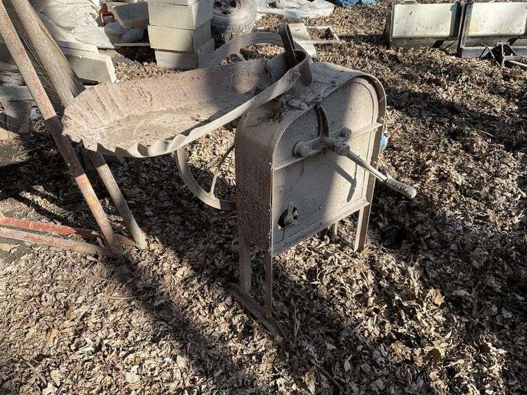 Vintage IH corn sheller
