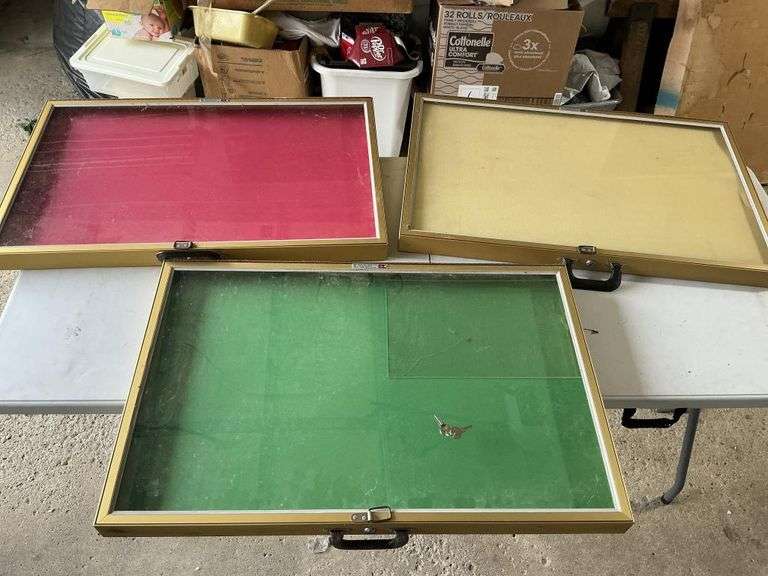 Display cases 20"x 32"