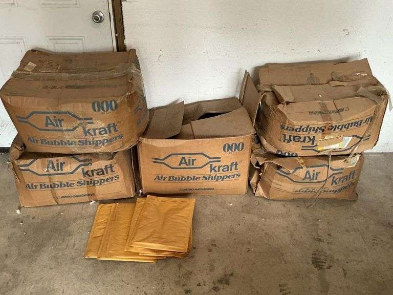 Various sizes of mailers
