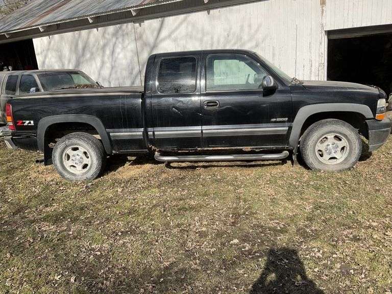 2000 Chevrolet 1500 Silverado. Has title.