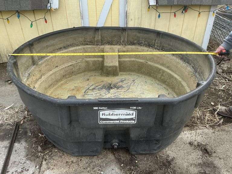 Rubbermaid 300 gallon stock tank-appears to have