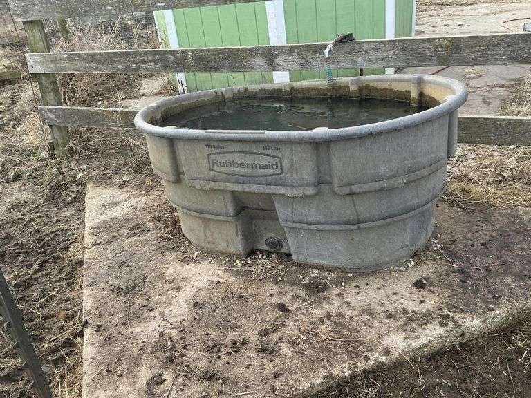 150 gallon Rubbermaid stock tank