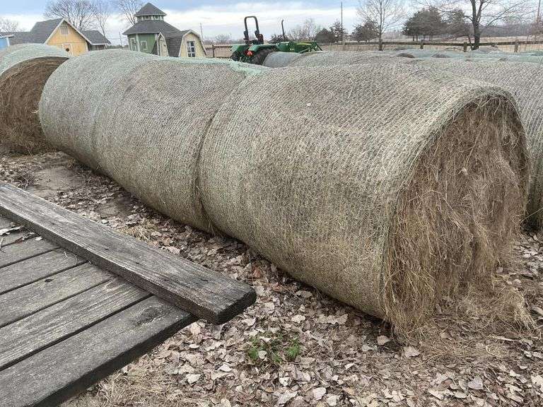 (6) 5' X 5' Grass Mix Round Bales. 2025 Cut