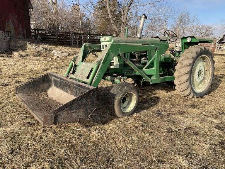 1964 Oliver 770 tractor with loader, gas, has not
