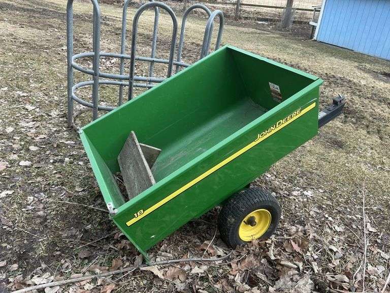John Deere 18 lawn dump cart 3' x 4'