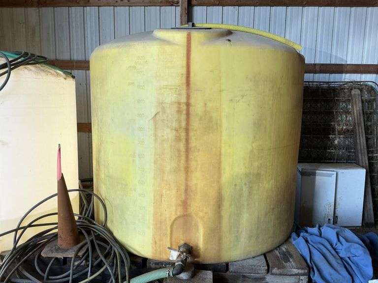 1600 gallon chemical tank