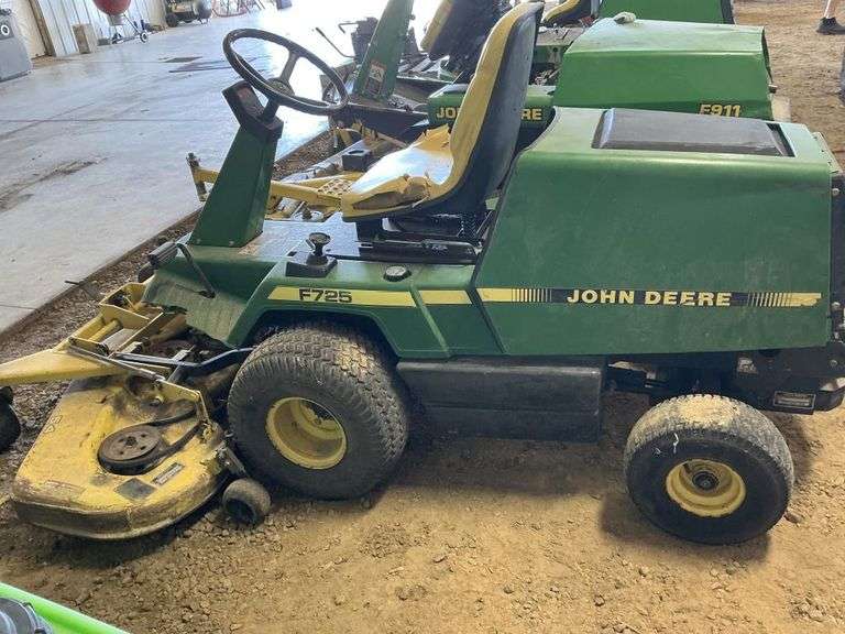 John Deere F725 mower with 54" deck-runs