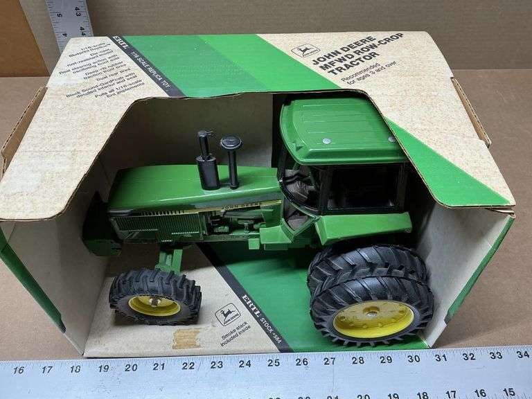 John Deere MFWD row crop tractor