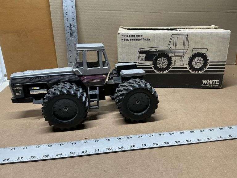 White 4–210 Field Boss tractor
