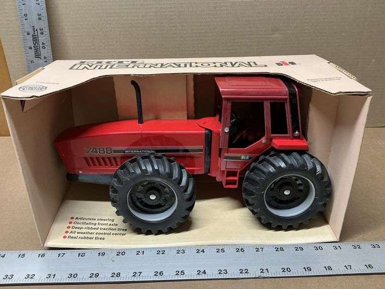 International 7488 tractor