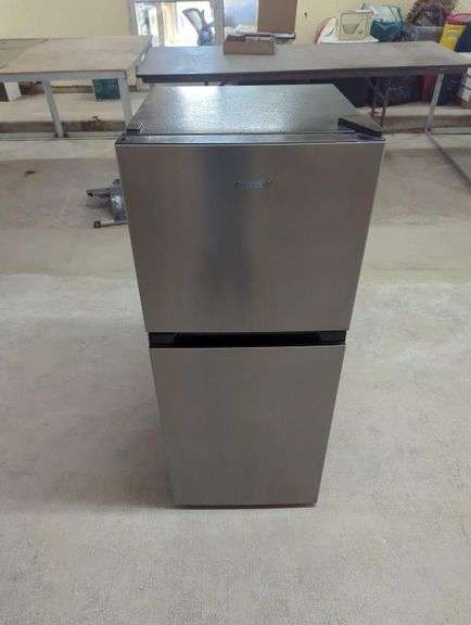 Comfee fridge 18 1/2 x 20 x 46 1/2