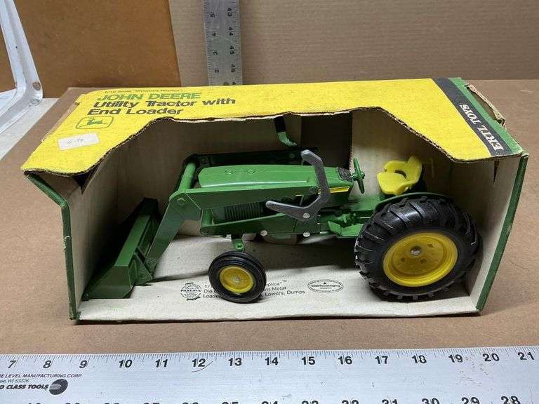 John Deere utility tractor with end loader/old