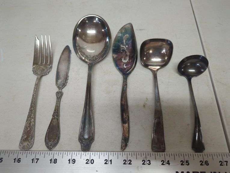Serving utensils