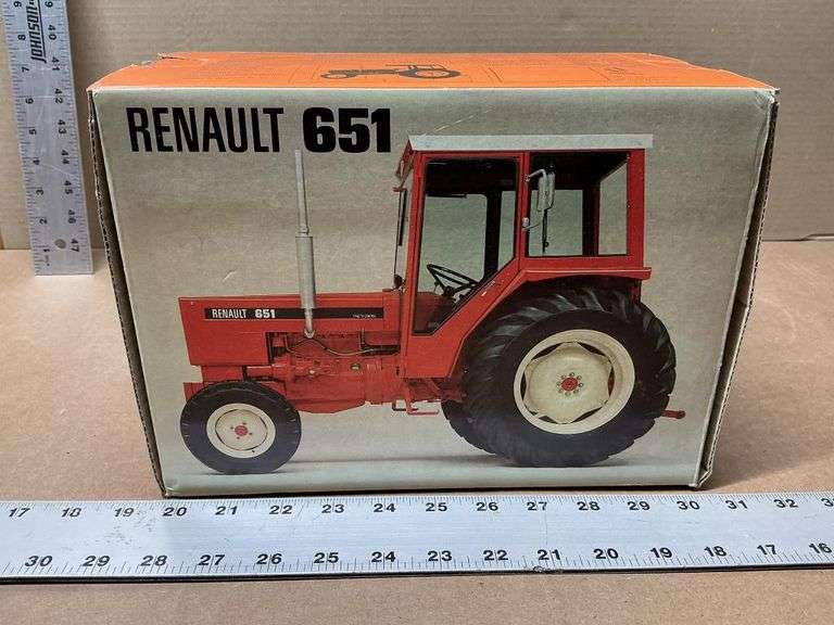 Renault 651 tractor