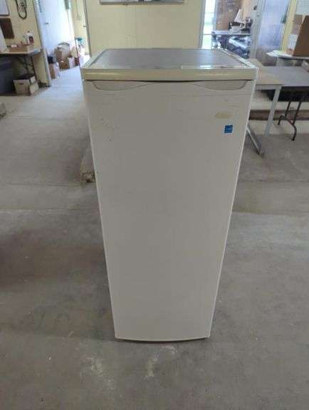 Danbee upright freezer 20 1/2 x 20 1/2 x 56 1/2