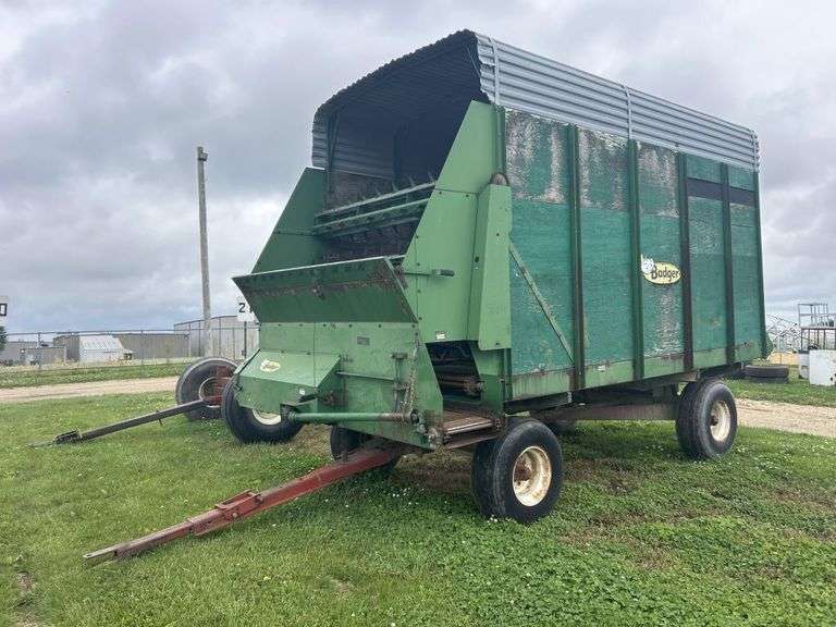 Badger 14‘ forage box on 12 ton gear