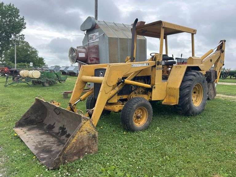 John Deere 410 back hoe