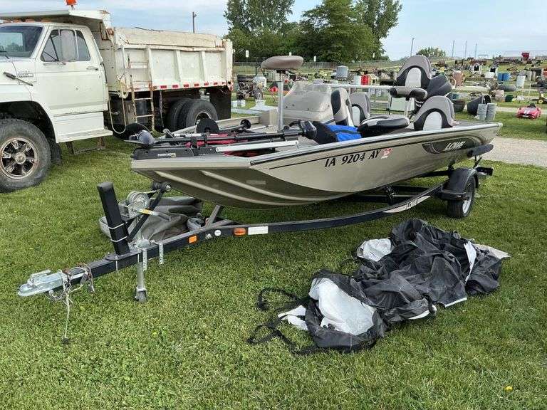 2005 Lowe aluminum boat