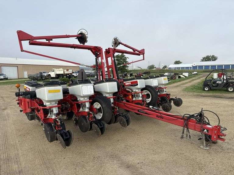 White 8200 Planter