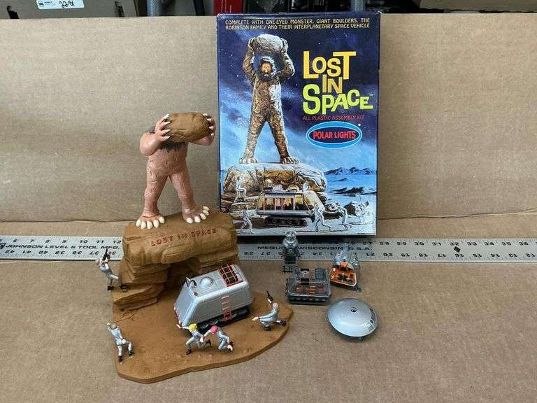 Lost in Space model set