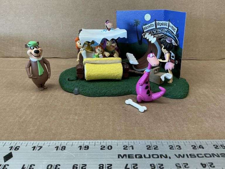 Flintstones play set & Yogi Bear