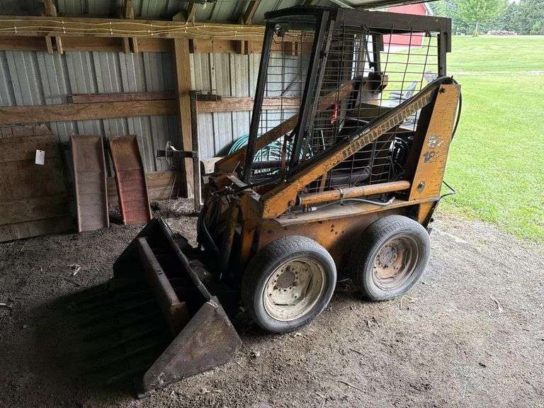 Case 1816 skid steer with bucket and forks