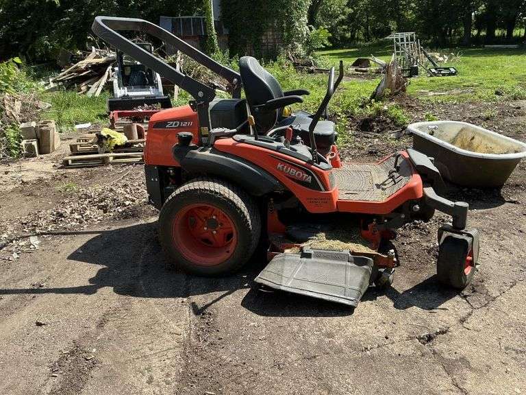Kubota ZD1211 zero-turn mower 60" deck (758