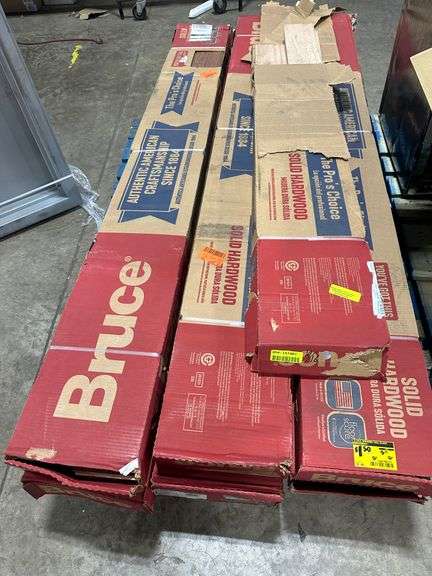 Bruce American Vintage Fall Classic Oak Scraped Solid Hardwood Flooring(141 SqFt x $)