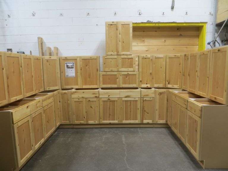 Frontier Shaker Kitchen Cabinet Set 10'x14'x10'