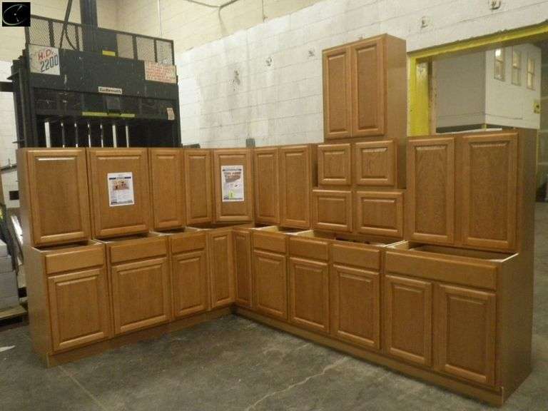 Regal Oak Kitchen Cabinet Set 10'x15'