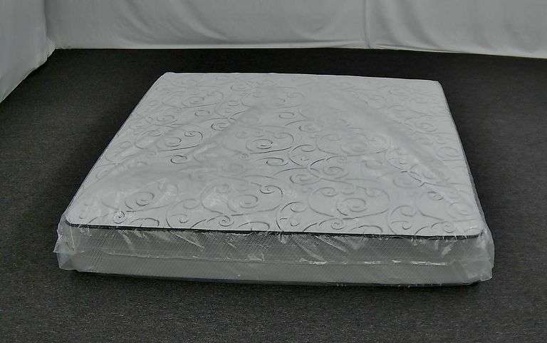 Dreamscape Amherst Plush King Mattress